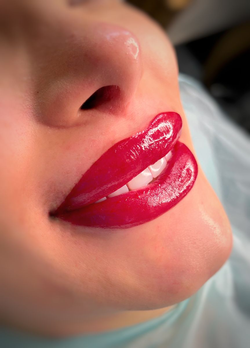 آموزش تخصصی رژ لب دائم