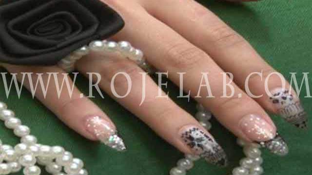How To: Winter Style Nail Design