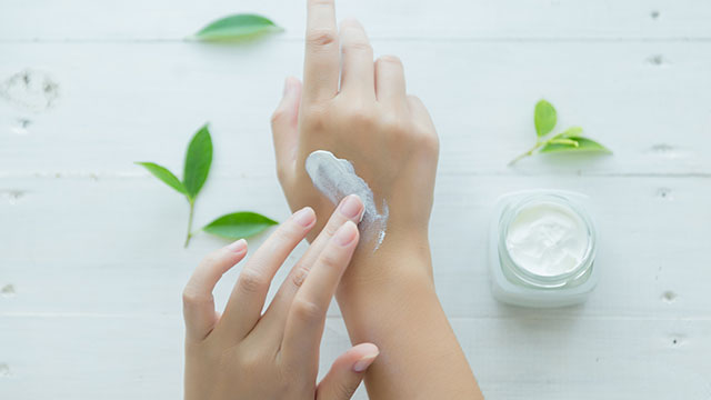 How To: Simple Remedies For Dry Skin