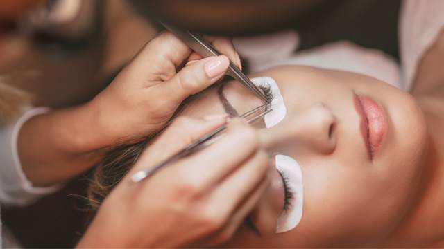 How To: Eyelash Extension Maintenance Tips