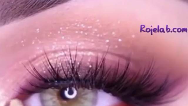 How To: Easy Acrylic Eye Makeup